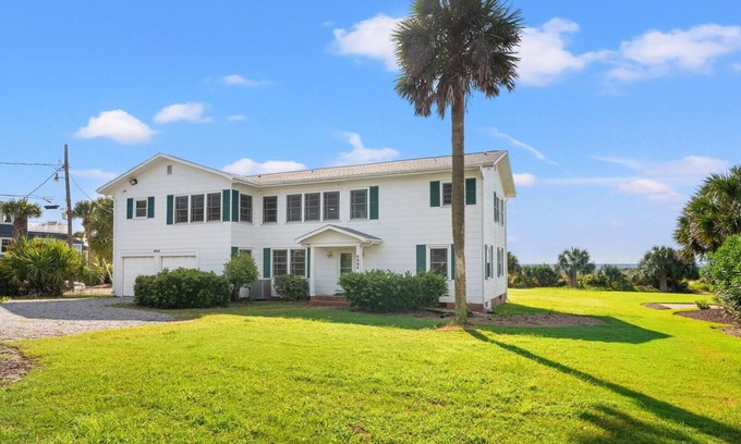 Golden Mile House | Oceanfront Family and Pet Friendly Home - Beachcomber