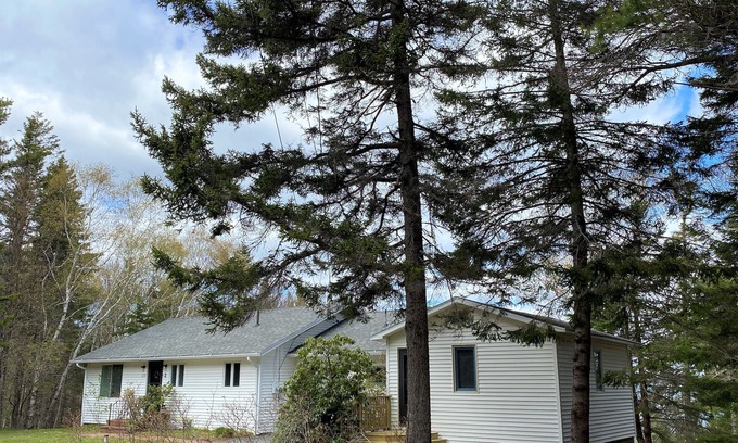 Salsbury Cove House | Oceanfront home only 2 miles to Acadia Natl Park & close to downtown Bar Harbor