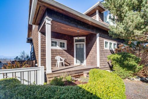 Moclips House | Oceanfront Moclips Escape with Deck and Beach Access!