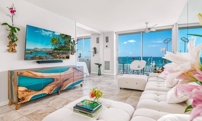 Ala Moana Condo | Oceanfront Penthouse - Zen Oasis Waikīkī