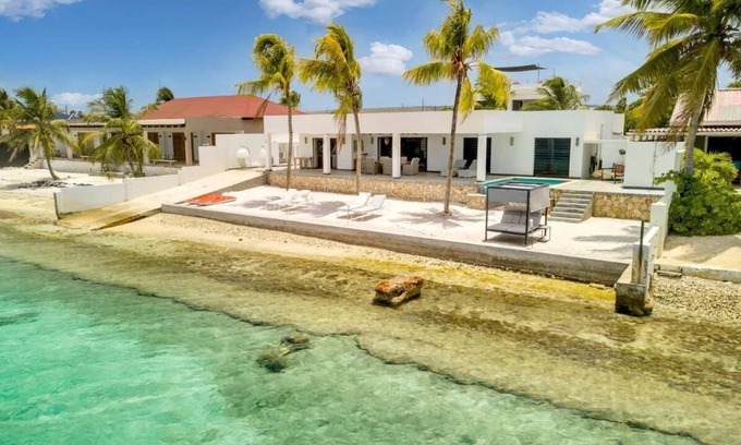 Playa Villa | Oceanfront Villa Dos Hermanos
