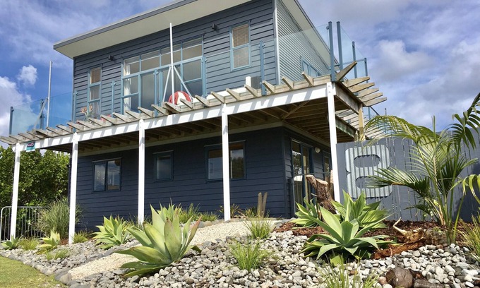 Mangawhai Heads Cottage | Oceans 8 - Mangawhai Heads Holiday Home