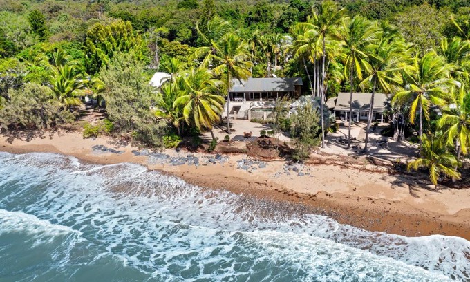 Mowbray House | Oceans Edge Beach House At Oak Beach