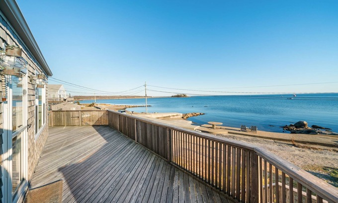 Mattapoisett Cottage | Oceanside Cottage with Private Beach Access