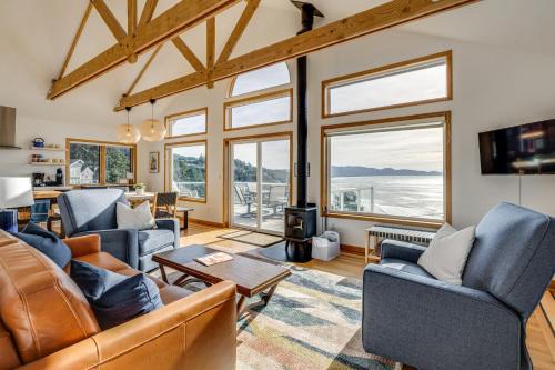 Oceanside House | Oceanside Escape with Stunning Views Walk to Beach!