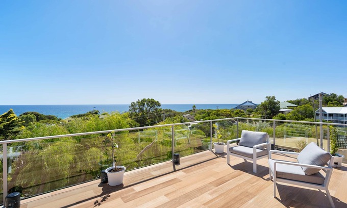 Peppermint Grove Beach House | Oceanview Loft by Peppy Beach Retreats® (6 Adults), Oceanview Loft