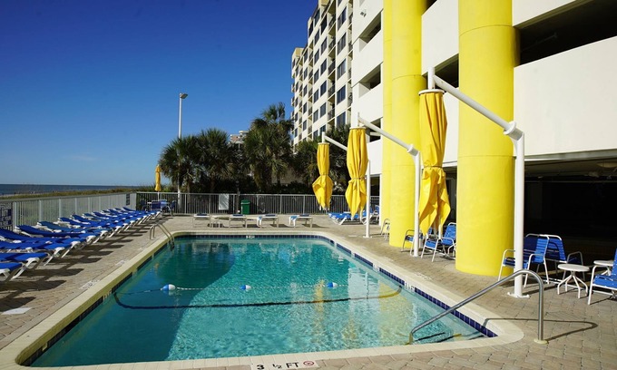 Ash Condo | Oceanview Condo w/Full Kitchen & Balcony