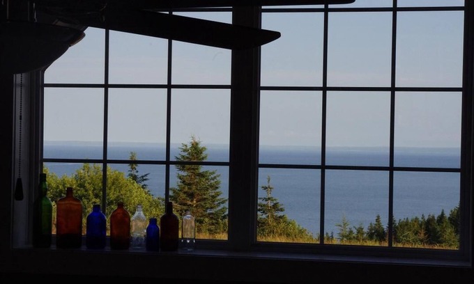 Livingstone Cove Cottage | Oceanview Cottage - Enjoy Your Morning Coffee at the Lighthouse!