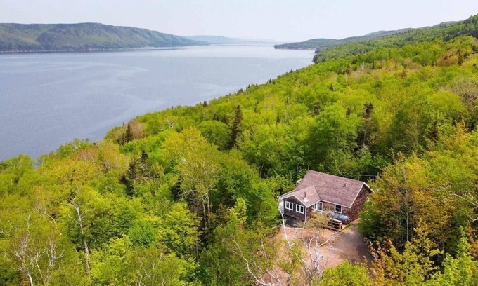 Englishtown Cottage | Oceanview Cottage on Cabot Trail - Main Level