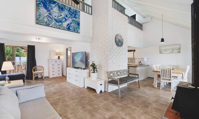Peppermint Grove Beach House | Oceanview Manor by "Peppy Beach Retreats" - Two Houses in One with Panoramic Views
