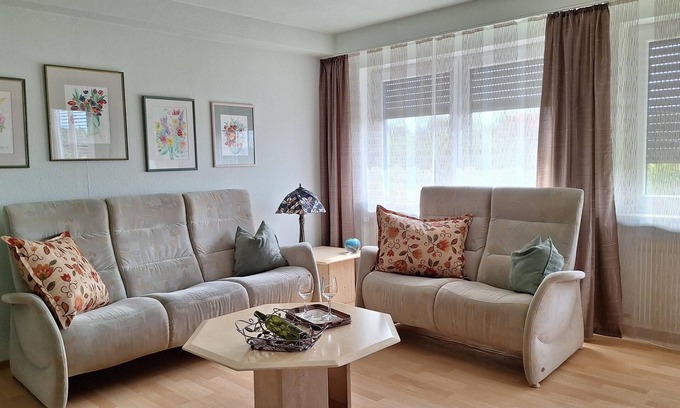 Schonbrunn Apartment | odenwald-ferienwohnung: Infrarot-Sauna Parkplatz Waschmaschine WLAN