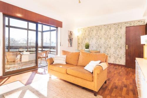 Paco De Arcos Apartment | Oeiras 2 bedroom - Great for Holidays and Work