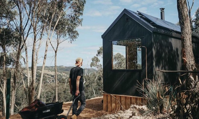 Reedy Creek House | Off-Grid Cabin Deep in Nature - Pet Friendly - Ava