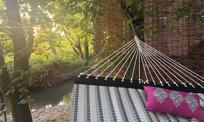Greeneville House | Off-grid creekside treehouse w/fire-pit, hammock