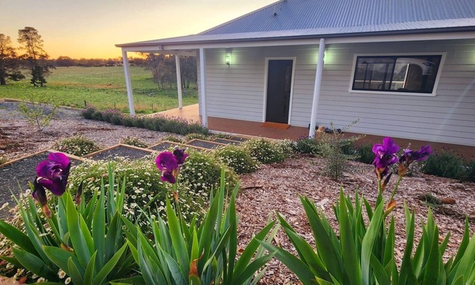 Forest Reefs Cottage | Off grid luxury space in Central West NSW