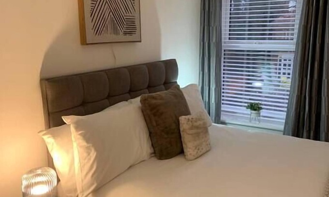 Morriston Apartment | Off Road Parking for 3, 3 Bathrooms + Garden