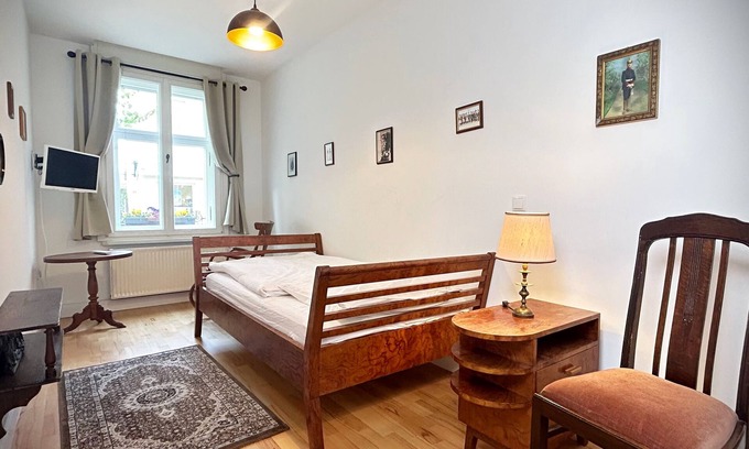 Jueterbog Apartment | Officer's Lounge - Single Bedroom