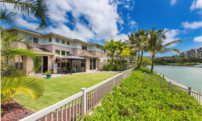 Hawaii Kai Condo | Ohana Kai: Modern Water Front Condo w/Gorgeous Views, A/C, Yard, & Shared Pool