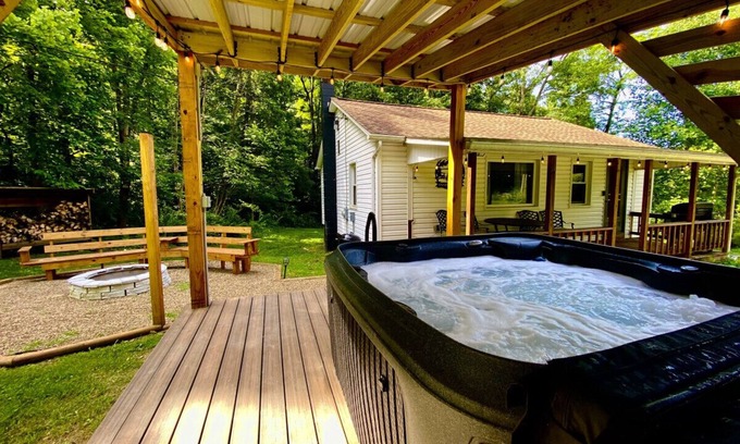 Mill Run Cottage | Ohiopyle Hideaway · Hot Tub Fire Pit !.5 miles to Ohiopyle