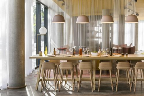 Quartier de Javel Hotel | OKKO Hotels Paris Porte De Versailles