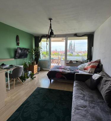 Schwanthalerhohe Apartment | Oktoberfest View Central Munich Balcony
