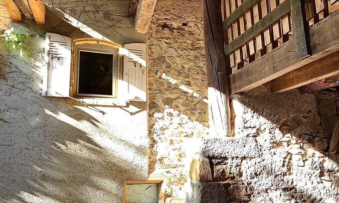 Saint-Romain-de-Popey House | Old Beaujolais farmhouse