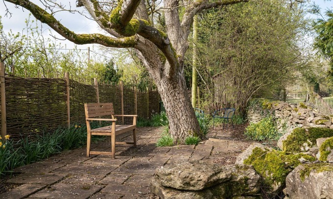 Andoversford Cottage | Old Chapel - sleeps 6 guests in 3 bedrooms
