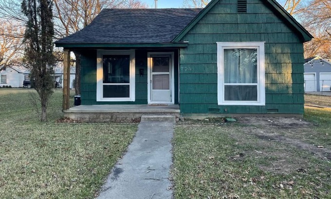 Gainesville House | Old Charm, New House 12 minutes from Winstar Casino