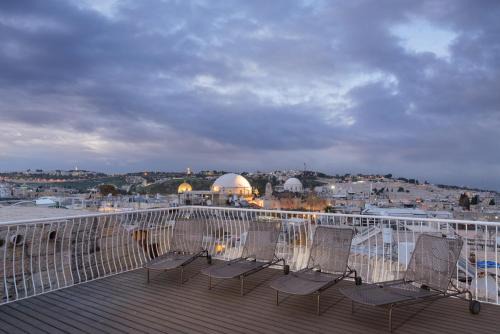 Old City Apartment | Old City Luxury Duplex with Rooftop by FeelHome