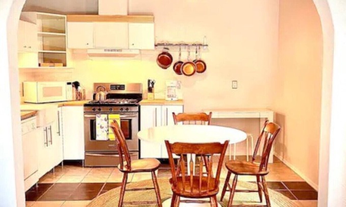 Barelas Apartment | Old Commercial Building with High Ceilings & Charm