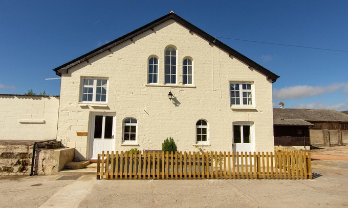 Alton Barnes Cottage | Old Dairy Cottage - Self catering cottage in the heart of rural Wiltshire. Kennet Avon Canal Nearby