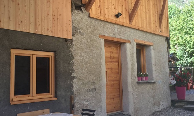 Le Bourg-d'Oisans Apartment | Old Delphinal Castle - coach house studio apartment