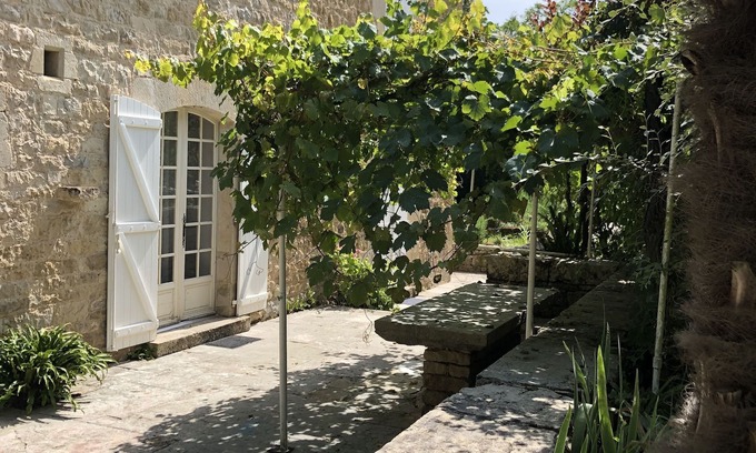 Mondalazac House | Old house of character in the Vallon du Cruou with bicycle reception