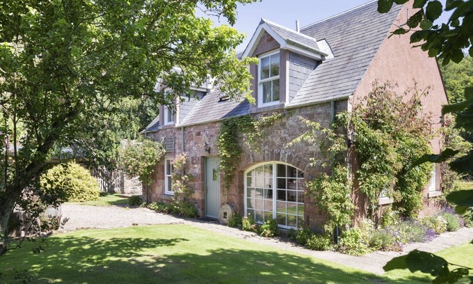 Kelso Cottage | Old Mill Cottage - sleeps 4 guests in 2 bedrooms