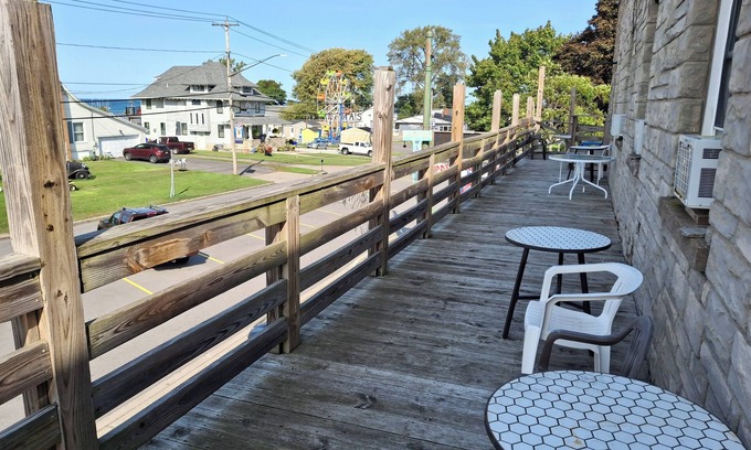 Olcott Apartment | Old Olcott Beach Firestation Guestrooms & Suites