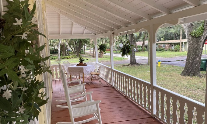 Port Tampa City House | Old Port Tampa Estate: 3 King size suites, 2 bath, wrap around porch, large yard