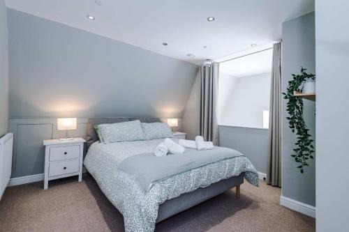 Two Dales House | Old School Close Stylish Stay in Derbyshire