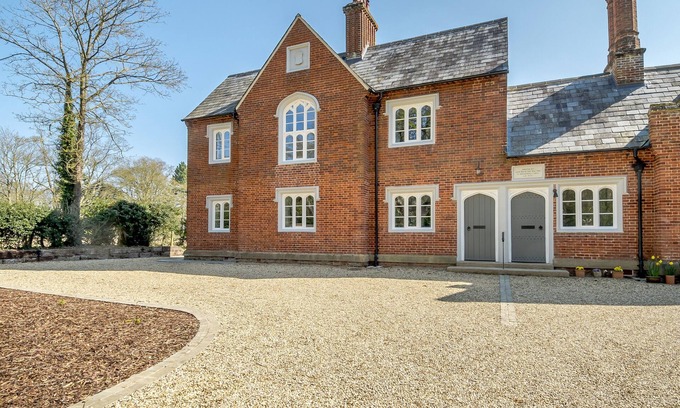 East Dereham House | Old School House - Four Bedroom House, Sleeps 8