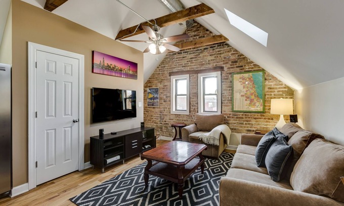 West Bucktown Apartment | Old Town Elegance Awaits You in This Classic Chicago Stunner! by AllSet Turnover