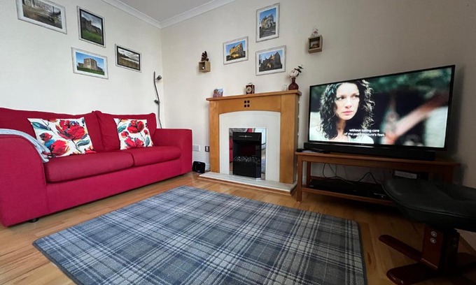 Old Town Apartment | Old town, free parking, Outlander experience