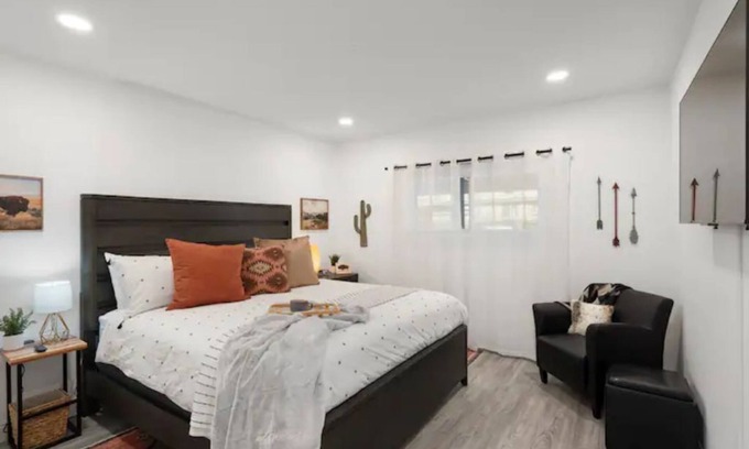 Southwest Village Apartment | Old Town Scottsdale Cozy Getaway