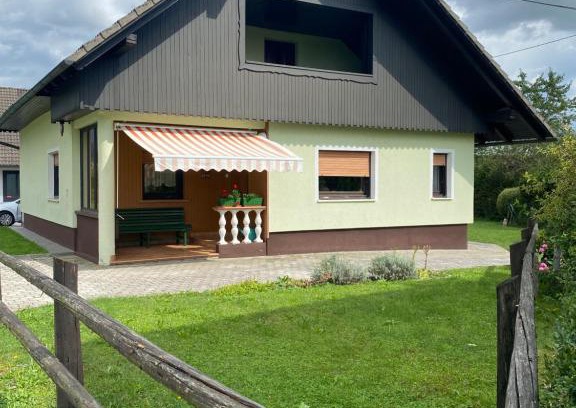 Praprotna Polica House | Old Traditional House