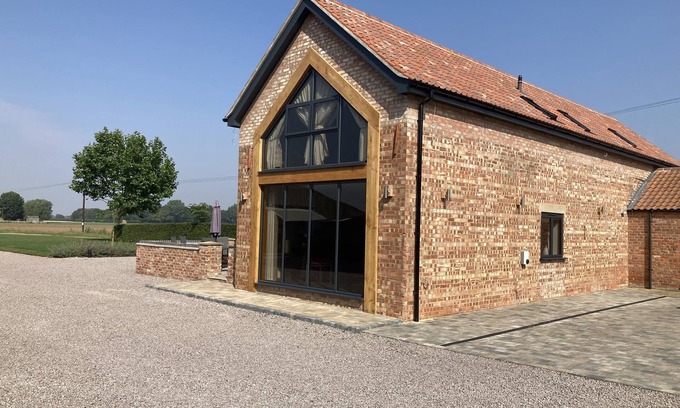 Frampton Cottage | OLD WILLOW BARN, family friendly, luxury holiday cottage in Kirton