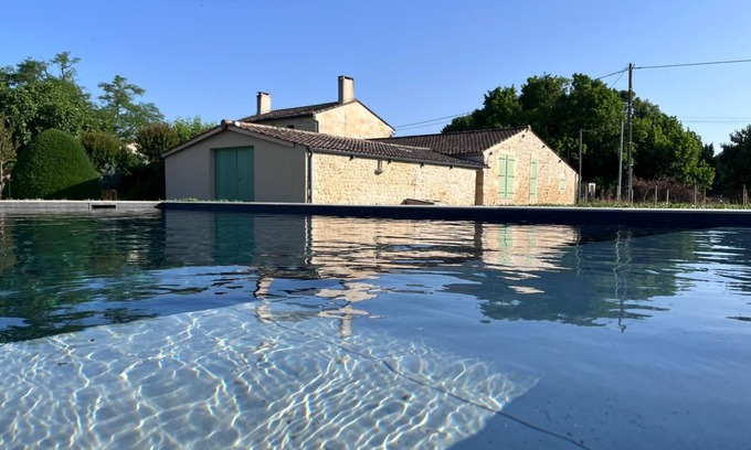 Jau-Dignac-et-Loirac House | Old winery newly renovated in 2015, ideal for 12 people