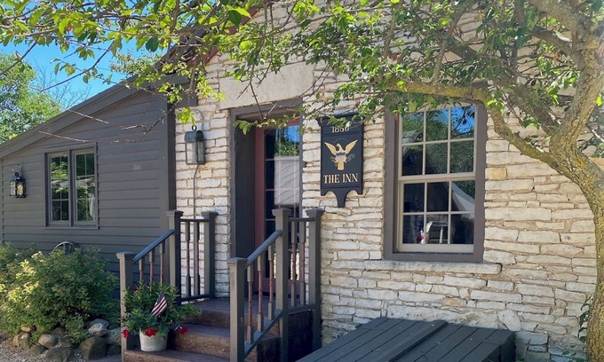 Waukesha Bed & Breakfast | Olde Homestead Cottage