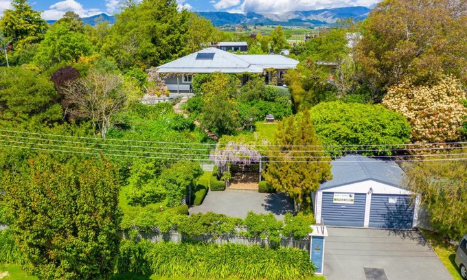 Renwick Bed & Breakfast | Olde Mill House B&B & Bike2Wine cycle hire