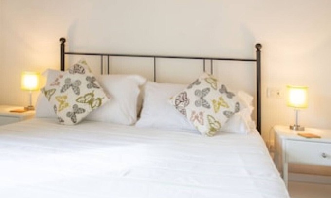 Castiglione della Valle Apartment | Oliva Apartment with solar heated pool set in the Umbrian countryside