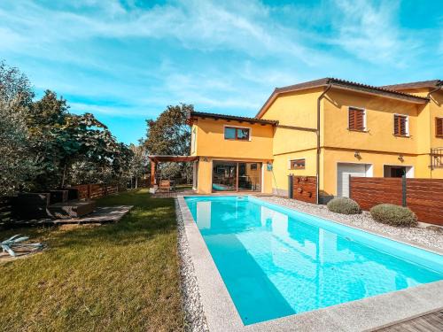 Sezana Apartment | Olive garden family apartment with private pool