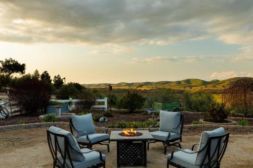 Paso Robles House | Olive Ranch by AvantStay Enjoy Sunsets over the Valley 4.5 Acre Ranch Home