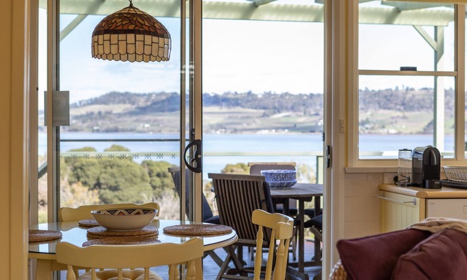 Windermere Cottage | Olive's Cottage, Garden and Fabulous Views: Winter Special 33% off for 3+ Nights